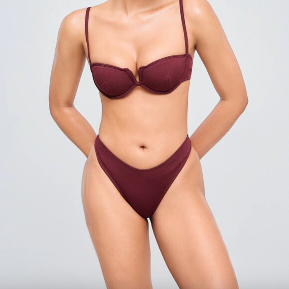 V-neck Solid Rib Underwire Bikini Swimsuit in Wine‎ - Picture 1 of 1